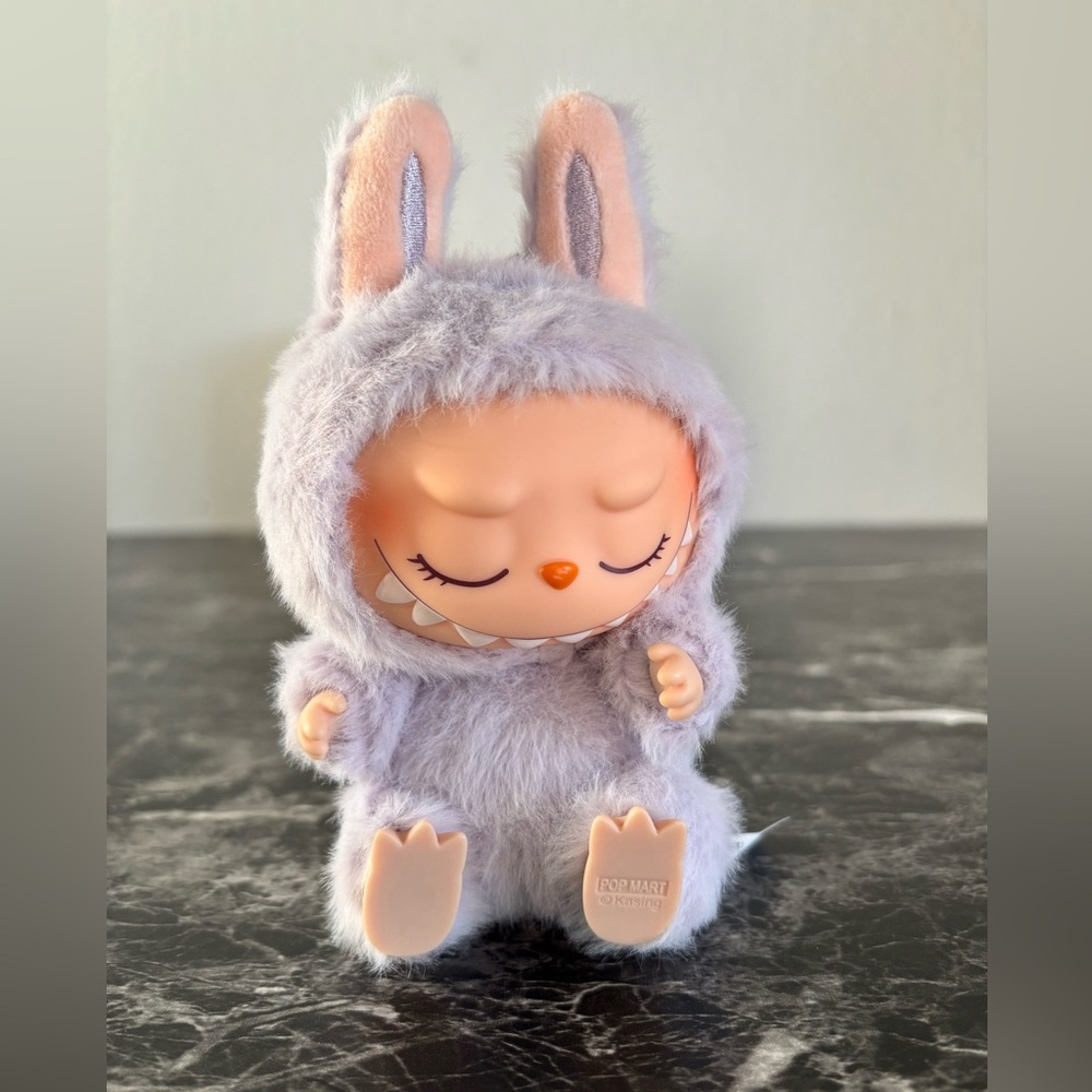 Have A Seat Labubu (Discontinued) - Confirmed Zizi